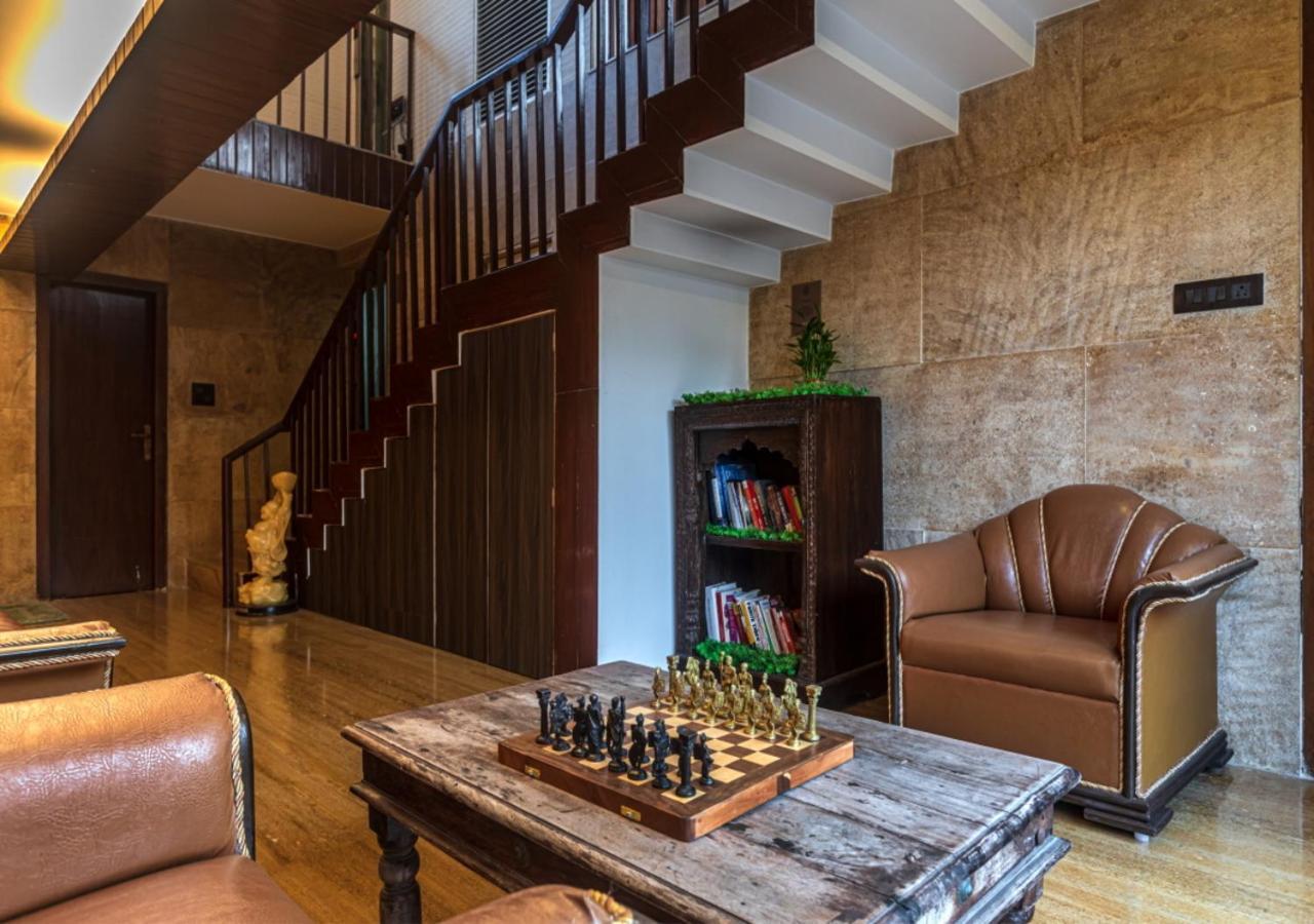 Saffronstays Urja, Lonavala - Private Villa With 2 Pools, Spa Room, Private Elevator & Waterfall Екстер'єр фото