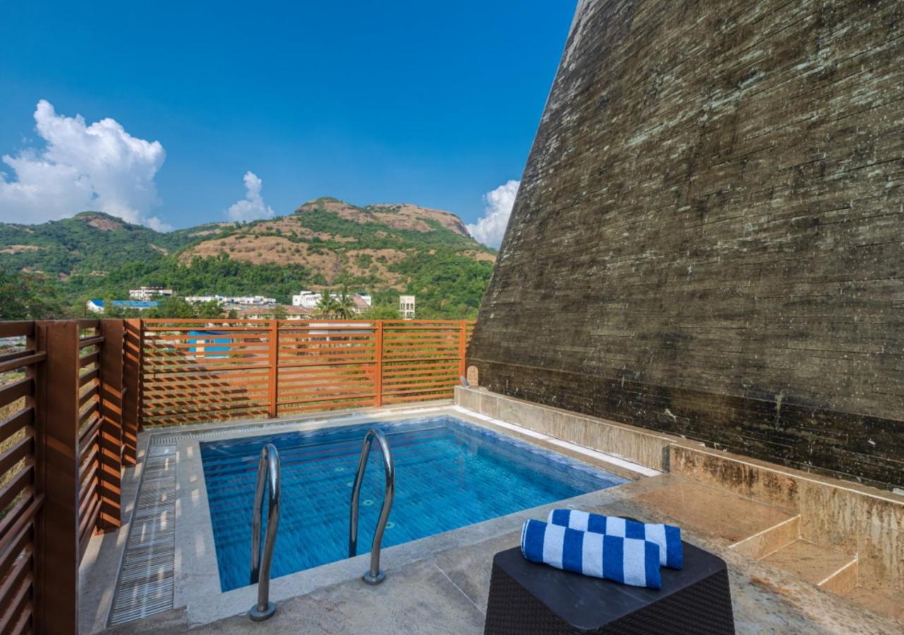 Saffronstays Urja, Lonavala - Private Villa With 2 Pools, Spa Room, Private Elevator & Waterfall Екстер'єр фото