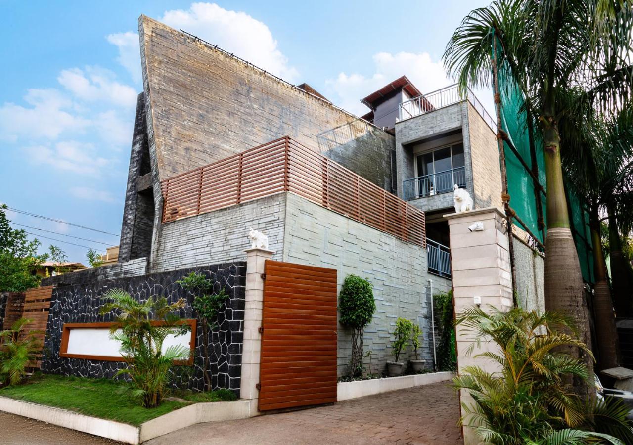 Saffronstays Urja, Lonavala - Private Villa With 2 Pools, Spa Room, Private Elevator & Waterfall Екстер'єр фото