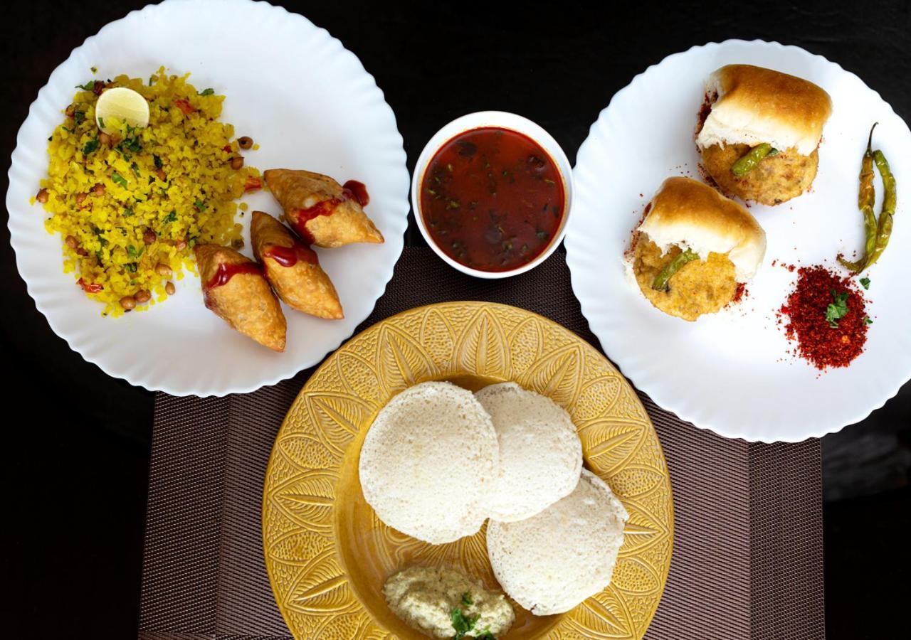 Saffronstays Urja, Lonavala - Private Villa With 2 Pools, Spa Room, Private Elevator & Waterfall Екстер'єр фото